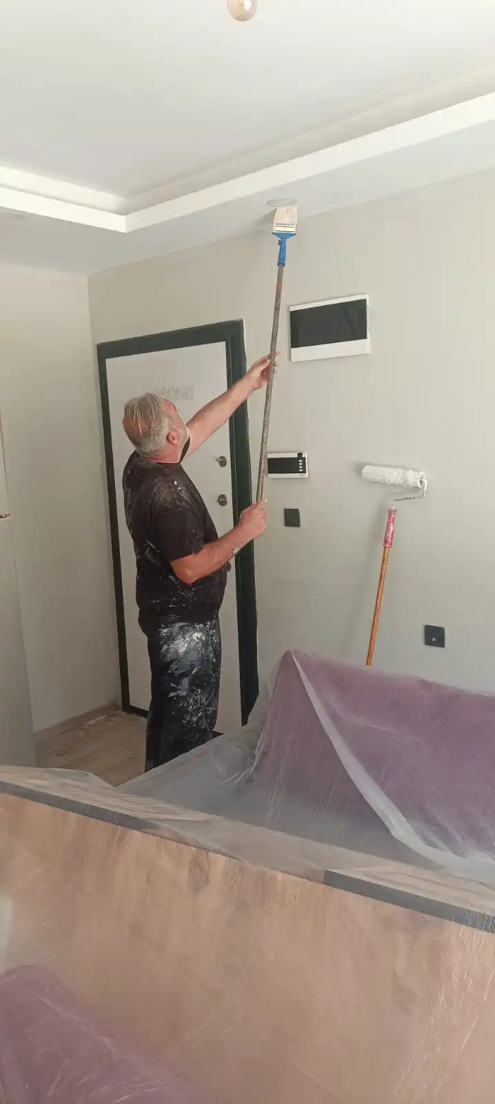 Alçıpan tavan boya öncesi son rötuş